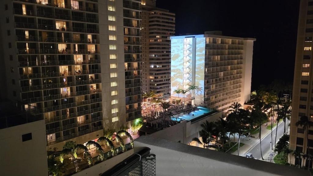 Waikiki Condo 2 Bedrooms 2 Bathrooms With 1 Free Parking Space Χονολουλού Εξωτερικό φωτογραφία