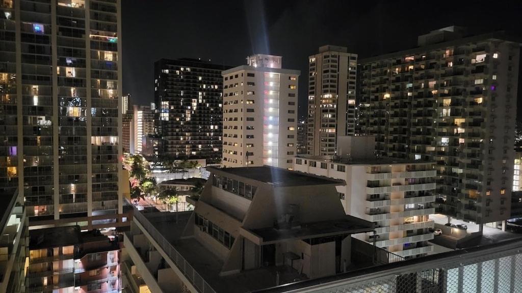 Waikiki Condo 2 Bedrooms 2 Bathrooms With 1 Free Parking Space Χονολουλού Εξωτερικό φωτογραφία