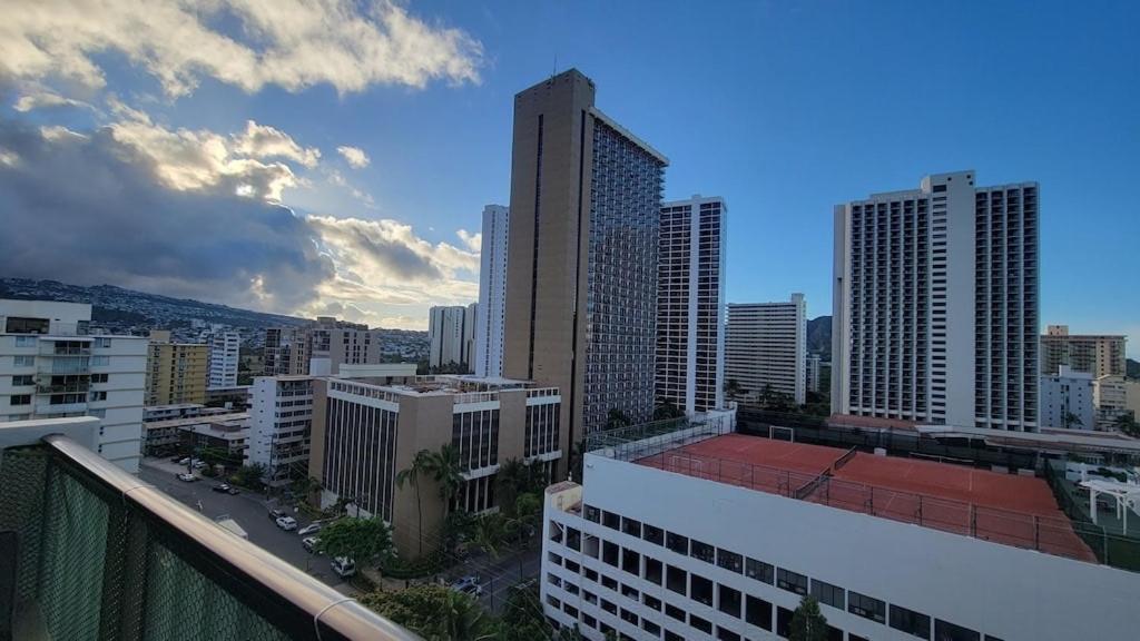 Waikiki Condo 2 Bedrooms 2 Bathrooms With 1 Free Parking Space Χονολουλού Εξωτερικό φωτογραφία